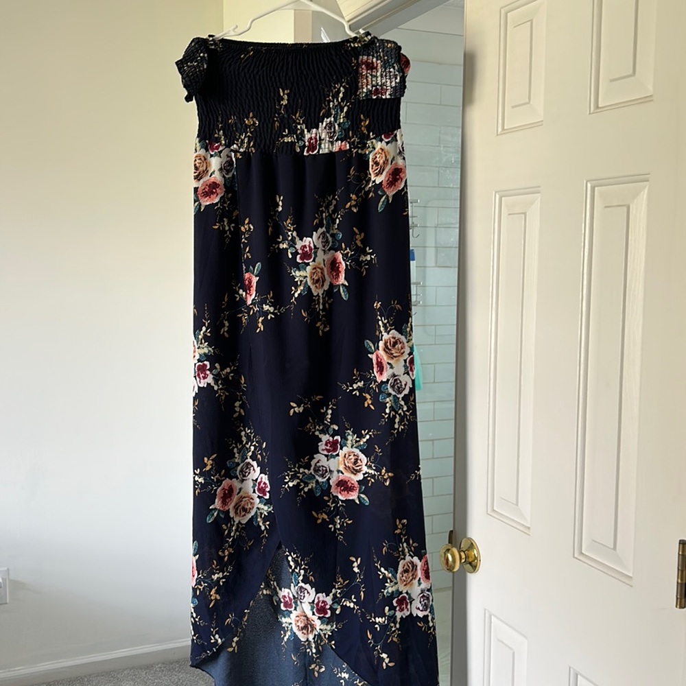 Women’s floral dress (M) - perfect for wedding or event!